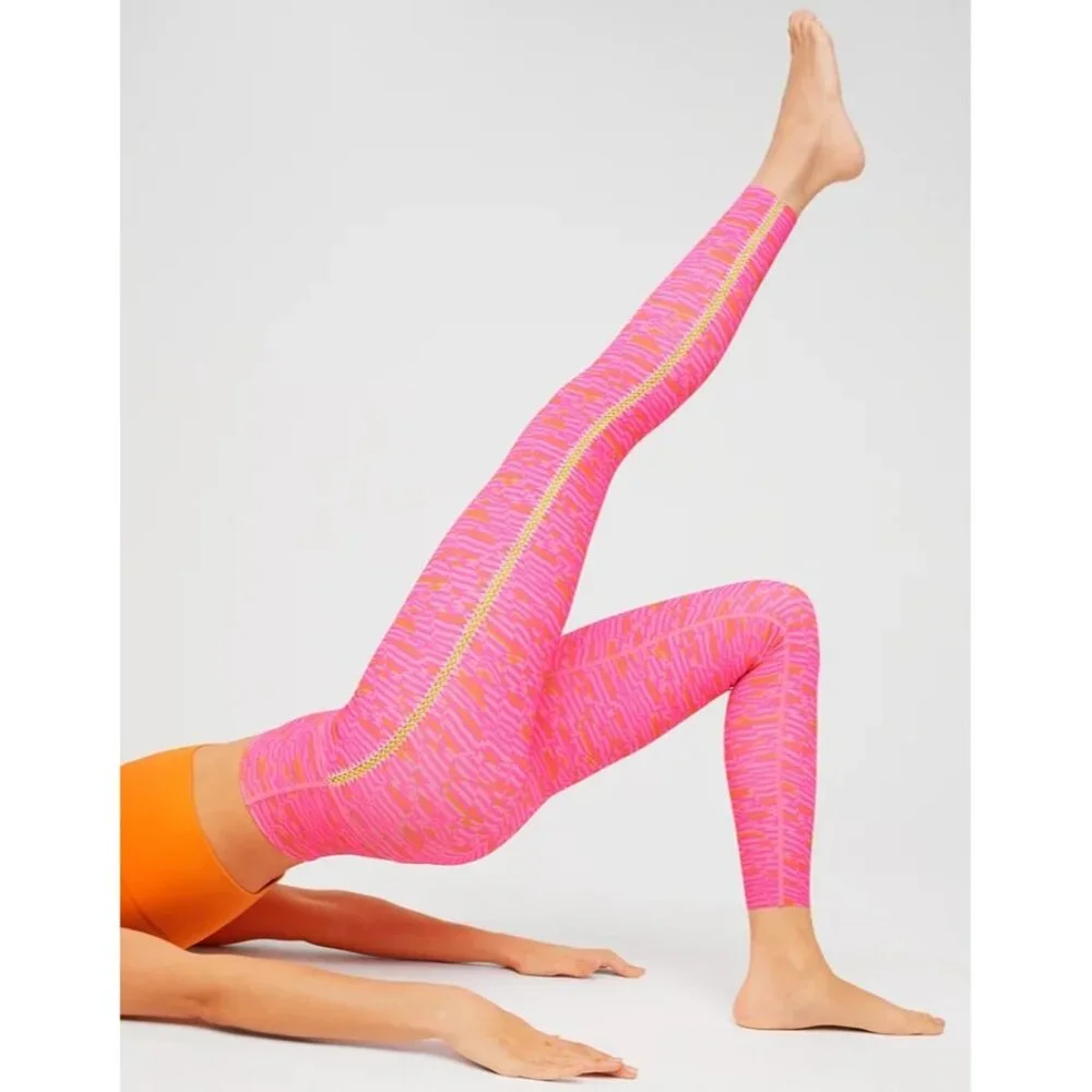 NWOT OFFLINE By Aerie Goals Crochet Inset Legging Size‎ Medium